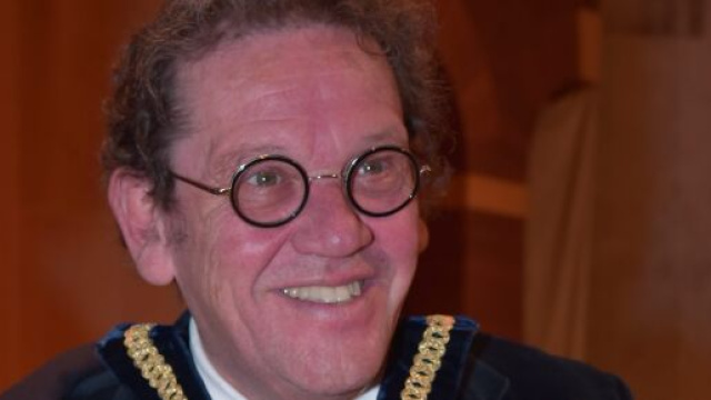 Milano, &egrave; morto lo storico dell'arte Philippe Daverio: aveva 71 anni.