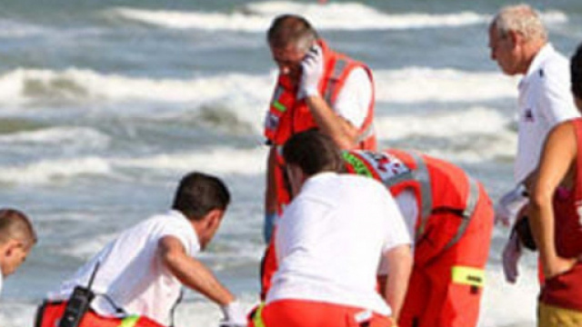 San Benedetto del Tronto, ragazza ritrovata in mare: si cerca il compagno.