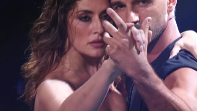 Ballando con le Stelle, utenti contro Mariotto: &lsquo;Finitela di rompere a Elisa&rsquo;.