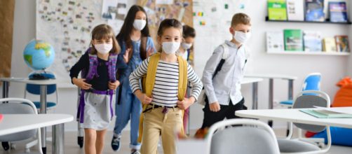 Pediatras y epidemi&oacute;logos alertan sobre la capacidad de los ni&ntilde;os de transportar contagios de coronavirus a sus casas.