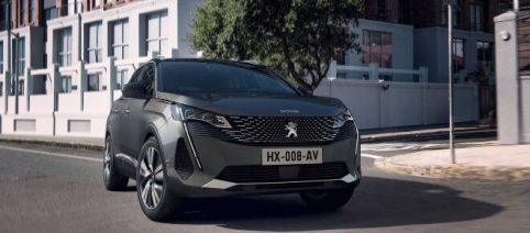 Peugeot apre gli ordini della 3008 restyling: sette allestimenti, stile e tanta tecnologia