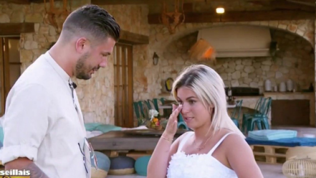 LMvsMonde5 : Kevin Guedj apprend que Carla est seule contre tous, il est tr&egrave;s d&eacute;&ccedil;u de l'attitude de sa famille des Marseillais.