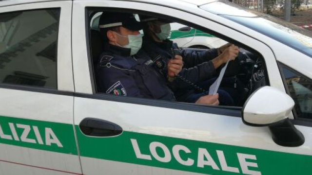 Milano, 30enne si finge amico di un'anziana benestante per truffarla.