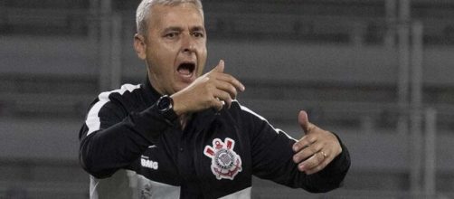 Campe&atilde;o da Copa do Brasil pelo Athletico, Tiago Nunes n&atilde;o foi bem no Corinthians. (Arquivo Blasting News)