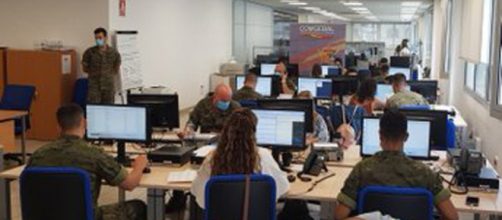 Aspecto de una sala de rastreo militar contra el Coronavirus, el trabajo es principalmente de oficina y v&iacute;a tem&aacute;tica