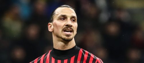 Ibrahimovic &eacute; mais um jogador famoso afastado dos campos pelo cont&aacute;gio da Covid-19 (Arquivo Blasting News)