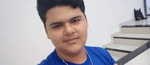 O jovem n&atilde;o resistiu ap&oacute;s levar choque el&eacute;trico com celular. (Reprodu&ccedil;&atilde;o/Arquivo Pessoal)