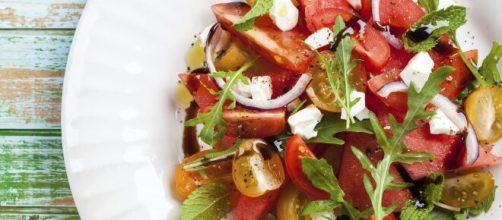 Consumir salada &eacute; essencial para um organismo saud&aacute;vel. (Arquivo Blasting News)