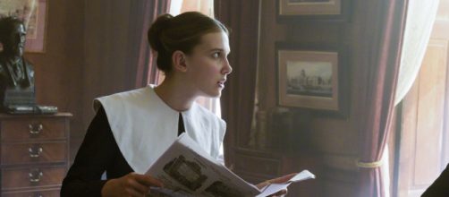 Milly Bobby Brown em cena de 'Enola Holmes'. (Arquivo Blasting News)