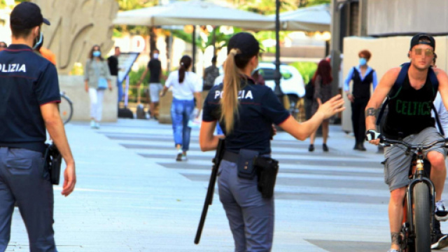 Coronavirus in Campania: multa da 1000 a chi non ha mascherina