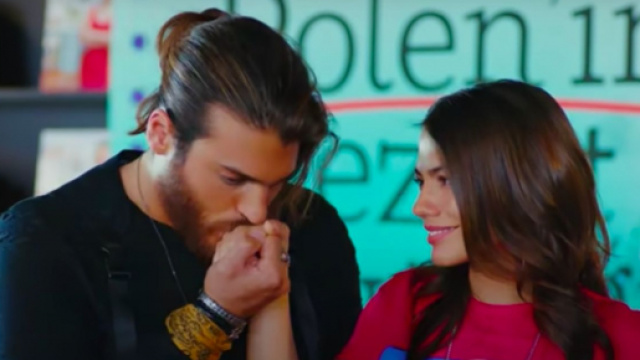 DayDreamer, spoiler Turchia: Can conferma ai giornalisti che Sanem &egrave; la sua ragazza.