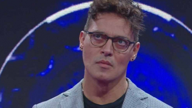 Gabriel Garko, Selvaggia Lucarelli lo contesta: '60mila euro per andare al GF e a Verissimo'.