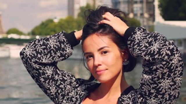 Agathe Auproux : la chroniqueuse de TPMP partage une photo chemise d&eacute;boutonn&eacute;e. Credit:Agatheauproux/Instagram