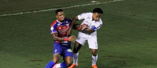 O capit&atilde;o santista, Marinho, fez o cruzamento para o gol de Madson. (Arquivo Blasting News)