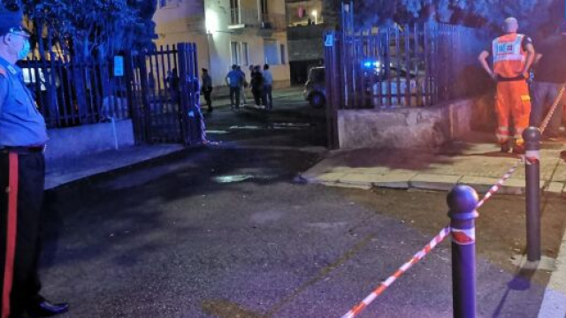 Lecce, delitto di via Montello: sul posto trovati capelli e tracce di scarpe insanguinate.