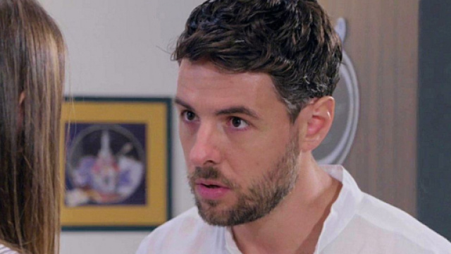 Un posto al sole, Serena (Miriam Candurro) e Leonardo (Erik Tonelli).