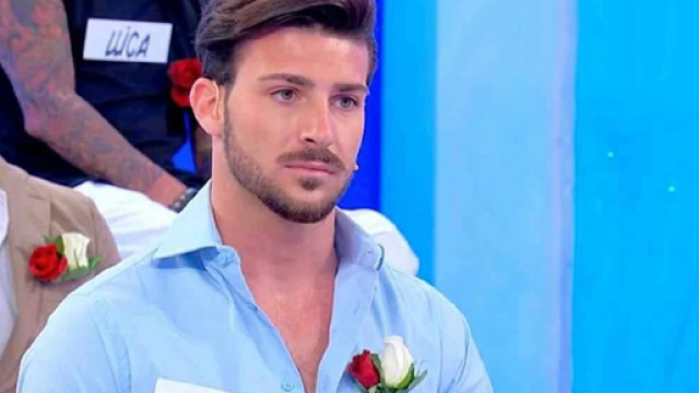 Uomini e Donne, segnalazione su Nicola Vivarelli: 'In hotel con una non del programma'.