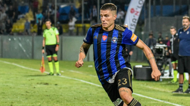 Crotone, possibile interesse per Lisi del Pisa.