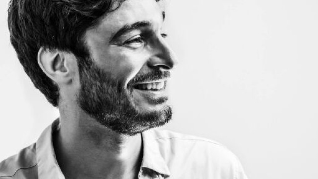 Lino Guanciale rende omaggio a Ennio Flaiano. E invita a non dimenticare i lavoratori del mondo dello spettacolo.