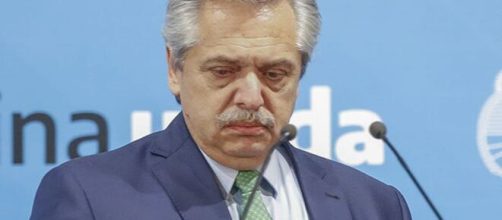 O presidente da Argentina Alberto Fern&aacute;ndez se indaga o porqu&ecirc; dos Bolsonaro se importarem tanto com a Argentina. (Arquivo Blasting News)