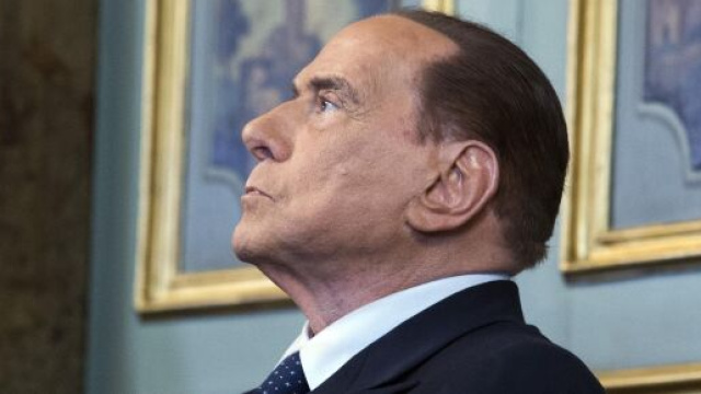 Berlusconi, positivo al coronavirus, &egrave; stato ricoverato stanotte al San Raffaele per un principio di polmonite bilaterale.