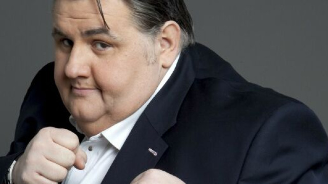 Pierre M&eacute;n&egrave;s tacle cet 'ab**ti' de Dimitri Payet, les supporters de l'OM r&eacute;pliquent