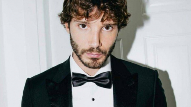 Stefano De Martino prova a dimenticare Belen: complicit&agrave; in barca con la campana Fortuna.
