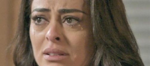 Carol ainda receber&aacute; a not&iacute;cia de que Eliza entrar&aacute; na justi&ccedil;a contra ela em 'Totalmente Demais'. (Foto: Globo).