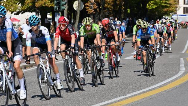 Giro d'Italia Under 23, una fase di gara, apprensione e poi sollievo per Wright.