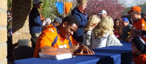 Todd Davis has been a starting linebacker for Denver the last four seasons. [Image Source: Flickr | Mountain Belle]