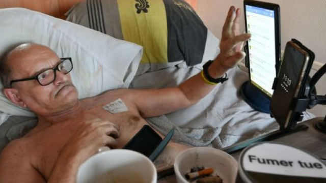 Francia, il 57enne Alain Cocq affetto da una malattia rara che vorrebbe trasmettere la sua agonia in diretta Facebook.