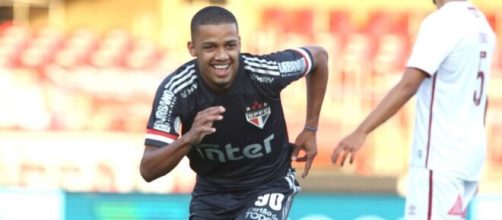 Brenner foi o destaque do Time da F&eacute;, marcando um gol e atuando bem no Morumbi. (Rubens Chiri/saopaulofc.net)