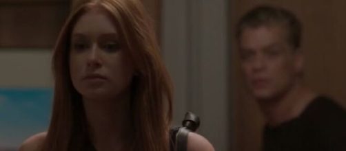 Eliza prova sua inoc&ecirc;ncia em "Totalmente Demais". (Reprodu&ccedil;&atilde;o/TV Globo)