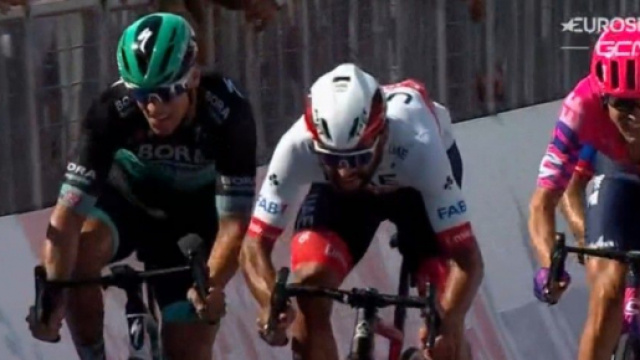 La rimonta vincente di Pascal Ackermann alla Tirreno - Adriatico.