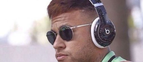 Neymar costuma ostentar presentes milion&aacute;rios. (Arquivo Blasting News)