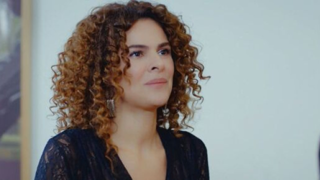 Daydreamer, trama sabato 12 settembre: Ceyda regala una macchina fotografica a Can.