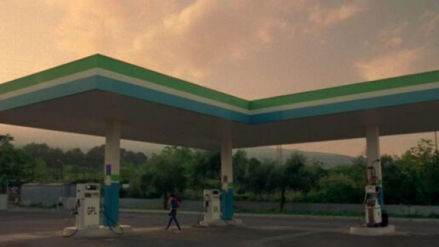 Una delle immagini del cortometraggio di Olga Torrico 'Gas Station'.