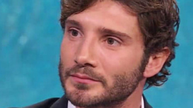 Stefano De Martino sui flirt dopo l'addio a Belen: 'Non sono un monaco, ma quante bufale'.