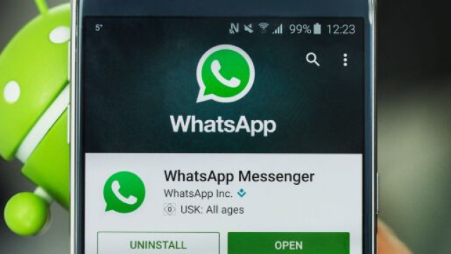 WhatsApp a breve si aggiorner&agrave; con le smart reply.