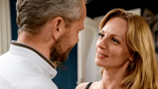 Tempesta d'amore, anticipazioni tedesche: Ariane pagher&agrave; Max per baciarla.