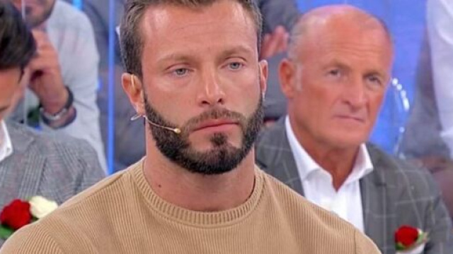 Uomini e Donne, Michele lascia il parterre: 'Non vi azzardate a mettermi parole in bocca'