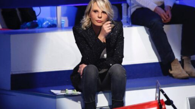 C'&egrave; posta per te torna tra le polemiche: niente mascherine per pubblico e postini.