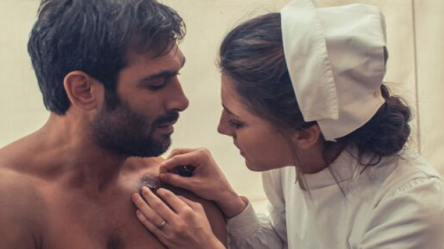 Laura Chiatti commenta la foto dell'ex Francesco Arca