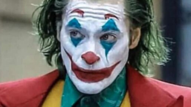 Milano: ragazzini si feriscono al volto per assomigliare a Joker.