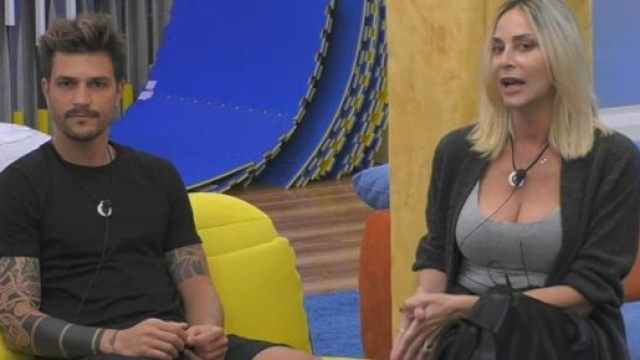 GF Vip, urla fuori dalla casa per Stefania Orlando: 'Tommaso devi dire tutta la verit&agrave;'.