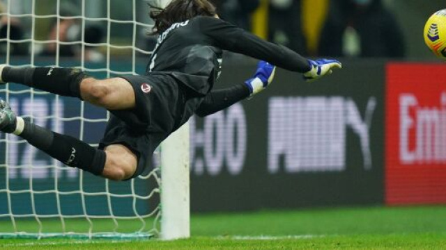 Tatarusanu protagonista del passaggio del turno per il Milan. Foto di Twitter @acmilan