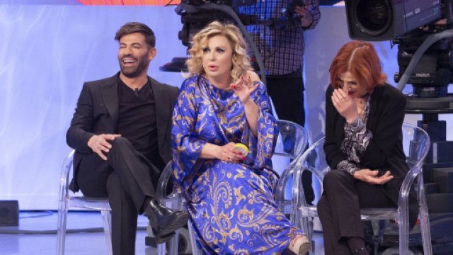 U&D, Cipollari perde le staffe con Tin&igrave;: 'Si &egrave; mostrata svestita per anni in tv'.
