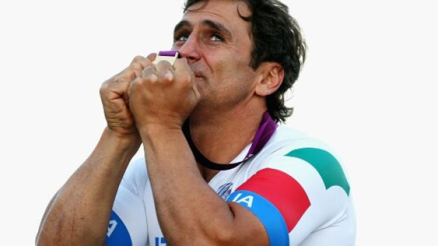 Alex Zanardi, migliorano le sue condizioni: &egrave; tornato a parlare con la sua famiglia.