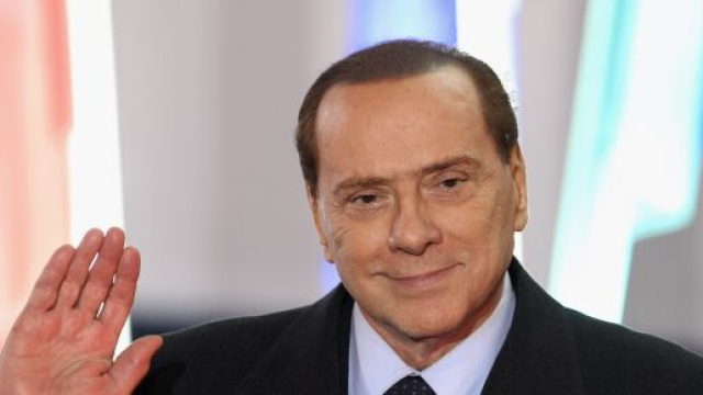 Berlusconi ricoverato per problemi cardiaci, lui dall'ospedale: 'Sono in buone condizioni'.