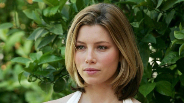 Taglio di capelli e acconciature per l'inverno 2021: il caschetto e la coda di cavallo bassa.